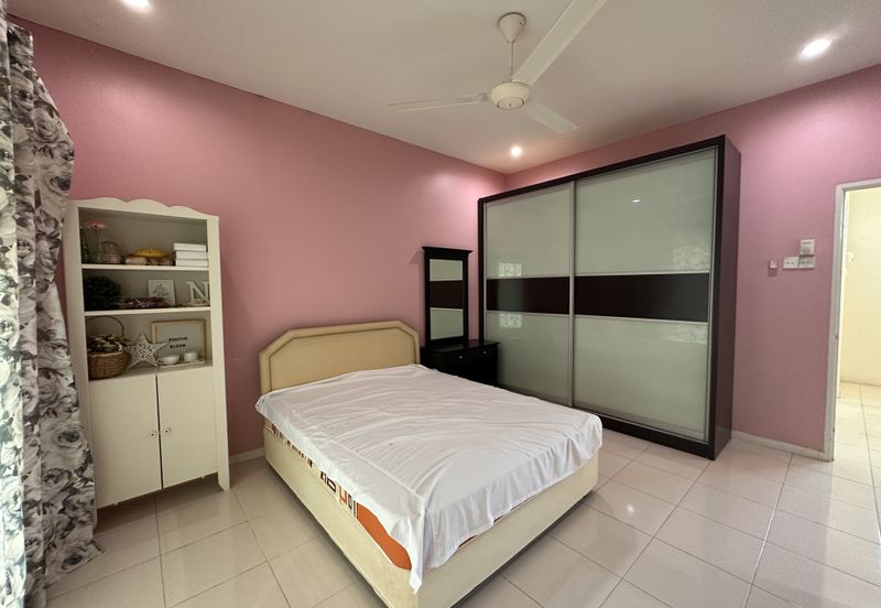 FLORA TROPIKA (THE THOMPSON)