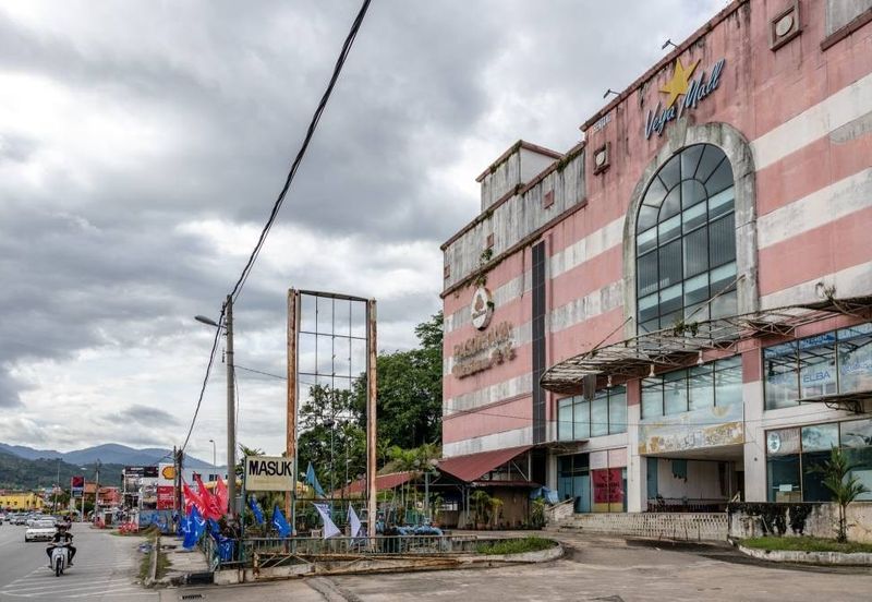 Betong, Pahang | 5-Storey Commercial Complex | Freehold Status | Prime location