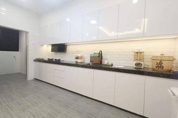 THE COVE HILLSIDE RESIDENCE