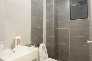 THE COVE HILLSIDE RESIDENCE