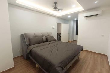 THE COVE HILLSIDE RESIDENCE