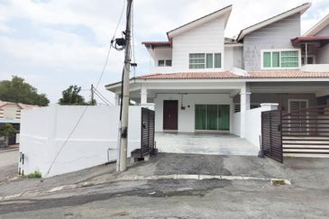 Taman Puncak Bougainvillea, Kuala Kangsar | Double Storey Corner House for Sale | Renovated 