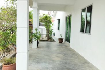 Taman Puncak Bougainvillea, Kuala Kangsar | Double Storey Corner House for Sale | Renovated 