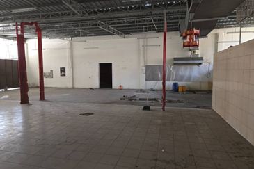 Menglembu | 4 Adjourning Shoplot for Rent 