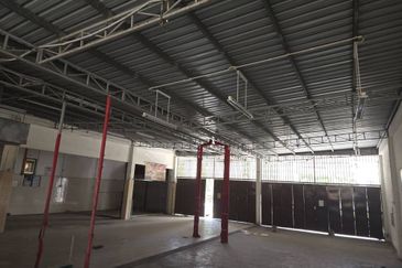 Menglembu | 4 Adjourning Shoplot for Rent 