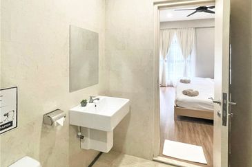 THE COVE HILLSIDE RESIDENCE