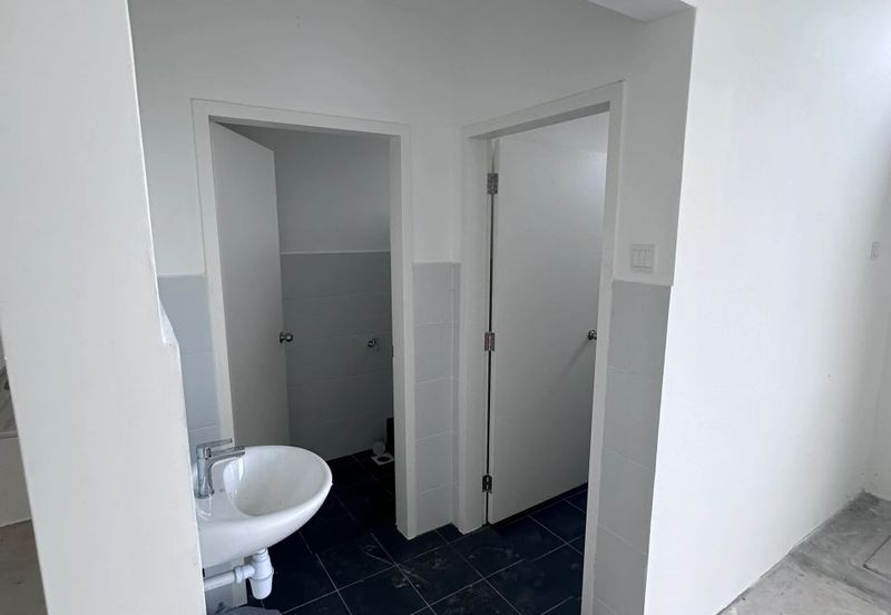 Kaze Hills - 2 Storey Shop For Rent