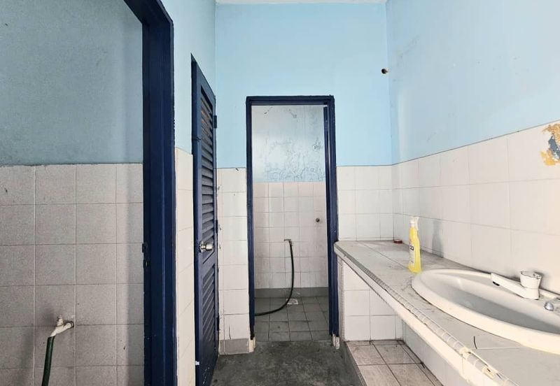 Ulu Tiram - 4 Storey Shop For Rent