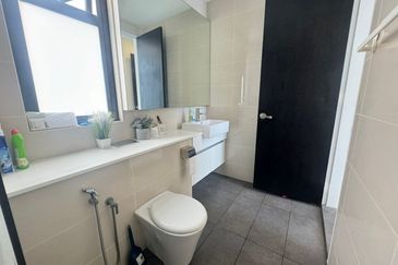 D'Summit Residences @ Kempas Utama