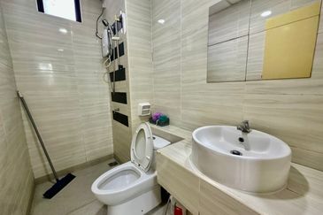 D'Summit Residences @ Kempas Utama