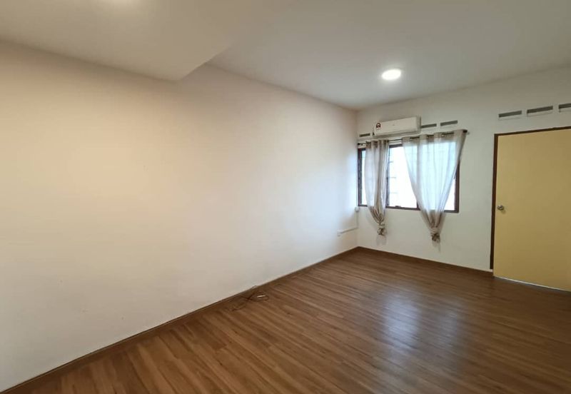 Double storey cluster setia tropika