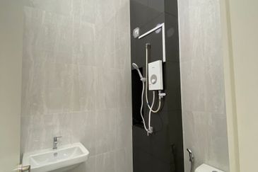 Double storey cluster setia tropika