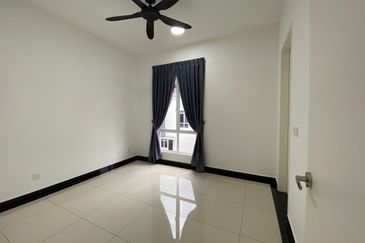 Double storey cluster setia tropika