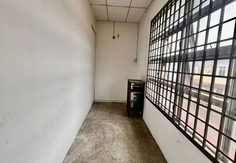 Jalan tropika kulai first floor 1st