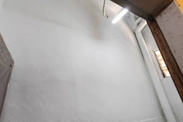 [Ground] Kosmoplex Salak tinggi floor shop, Sepang, Nilai