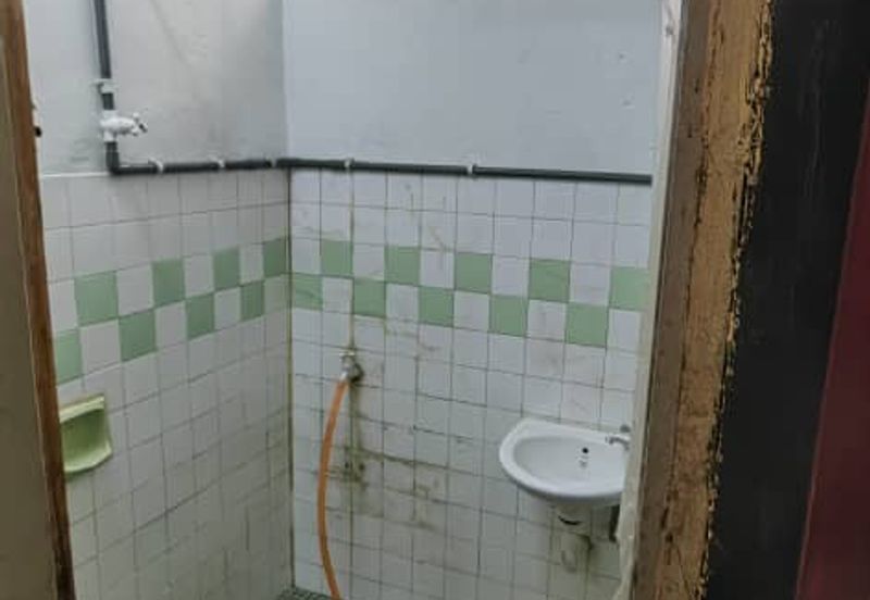 [Ground] Kosmoplex Salak tinggi floor shop, Sepang, Nilai