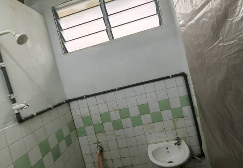 [Ground] Kosmoplex Salak tinggi floor shop, Sepang, Nilai