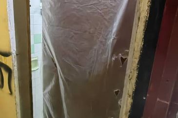 [Ground] Kosmoplex Salak tinggi floor shop, Sepang, Nilai