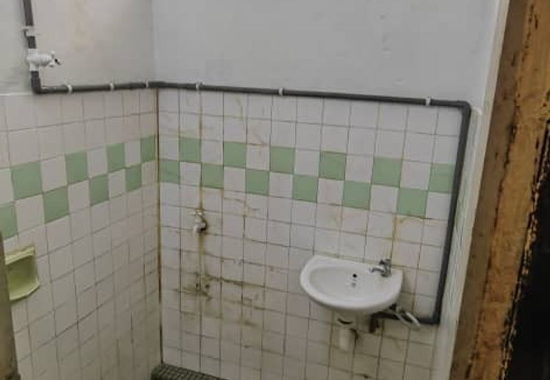 [Ground] Kosmoplex Salak tinggi floor shop, Sepang, Nilai