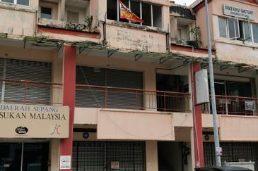 [Ground] Kosmoplex Salak tinggi floor shop, Sepang, Nilai