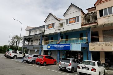 [Ground] Kosmoplex Salak tinggi floor shop, Sepang, Nilai