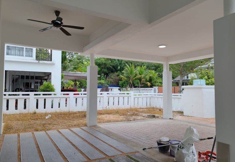 Jalan Timur @ Bandar Baru Enstek