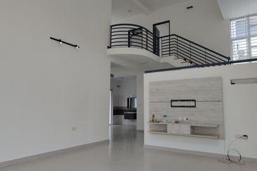 Jalan Timur @ Bandar Baru Enstek