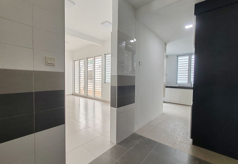 Jalan Timur @ Bandar Baru Enstek