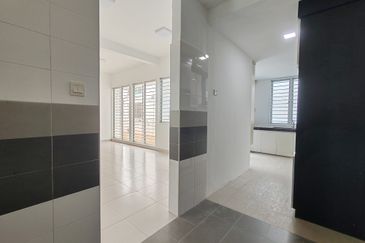 Jalan Timur @ Bandar Baru Enstek