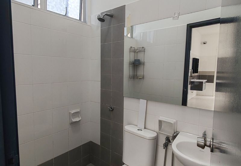 Jalan Timur @ Bandar Baru Enstek