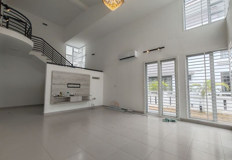 Jalan Timur @ Bandar Baru Enstek