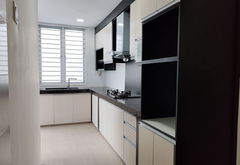 Jalan Timur @ Bandar Baru Enstek