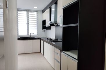 Jalan Timur @ Bandar Baru Enstek