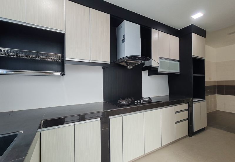 Jalan Timur @ Bandar Baru Enstek