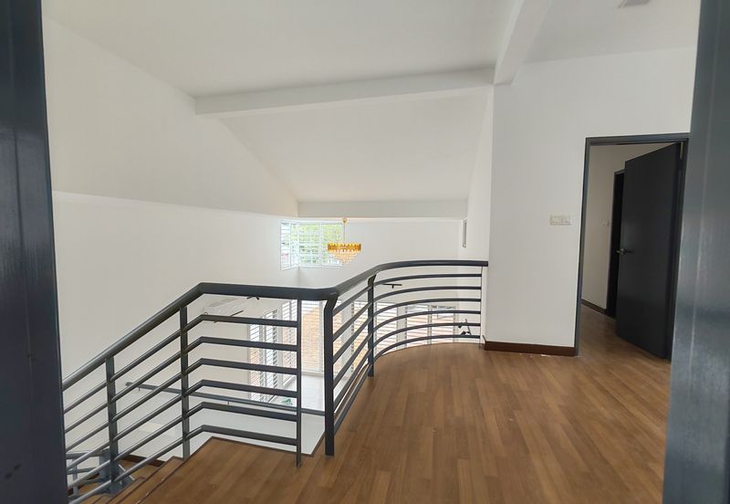 Jalan Timur @ Bandar Baru Enstek