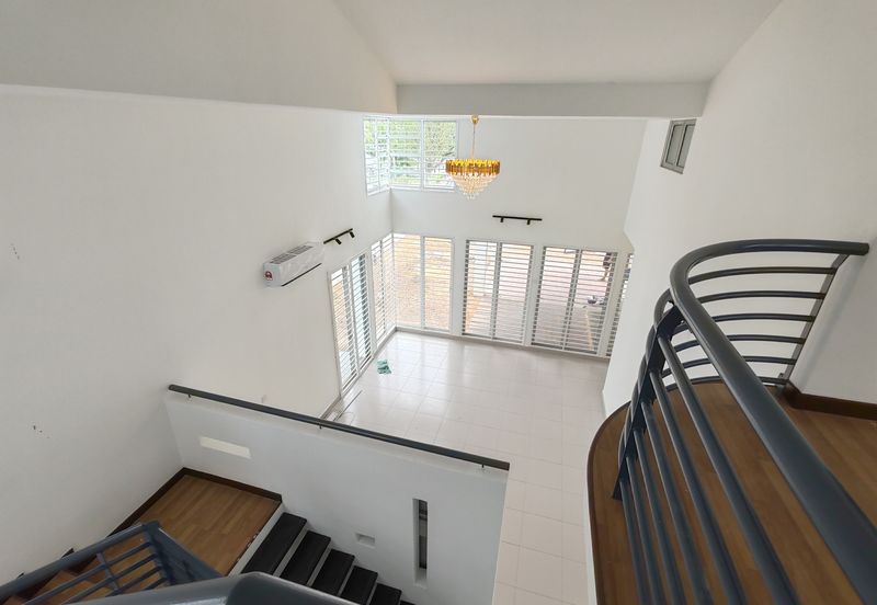 Jalan Timur @ Bandar Baru Enstek