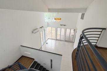 Jalan Timur @ Bandar Baru Enstek