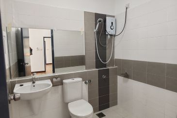 Jalan Timur @ Bandar Baru Enstek