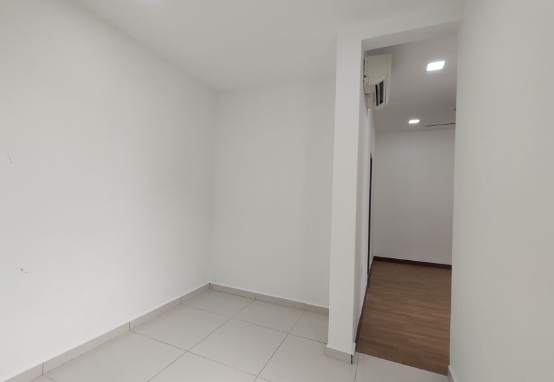 Jalan Timur @ Bandar Baru Enstek