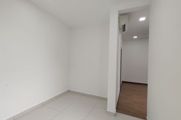 Jalan Timur @ Bandar Baru Enstek