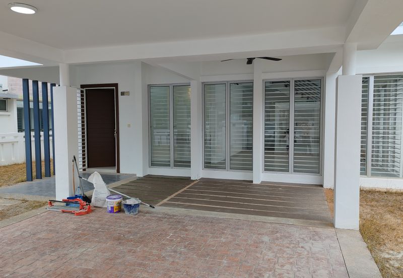 Jalan Timur @ Bandar Baru Enstek