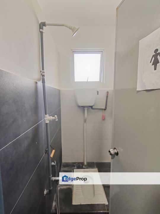 Office with Aircond, Good Location, Negeri Sembilan, Nilai