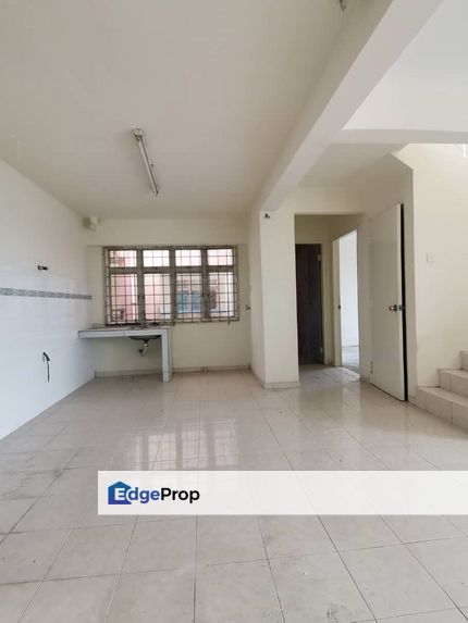 Penthouse Santalia Apartment, Nilai Level 5, No Lift, Negeri Sembilan, Nilai