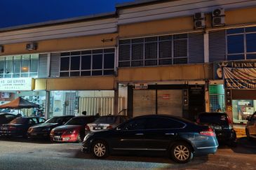 Ground Floor Office, Facing Main road and House. Tmn Saga Emas, Kajang