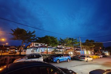 Ground Floor Office, Facing Main road and House. Tmn Saga Emas, Kajang