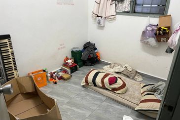 Dahlia Apartment, Putra Perdana