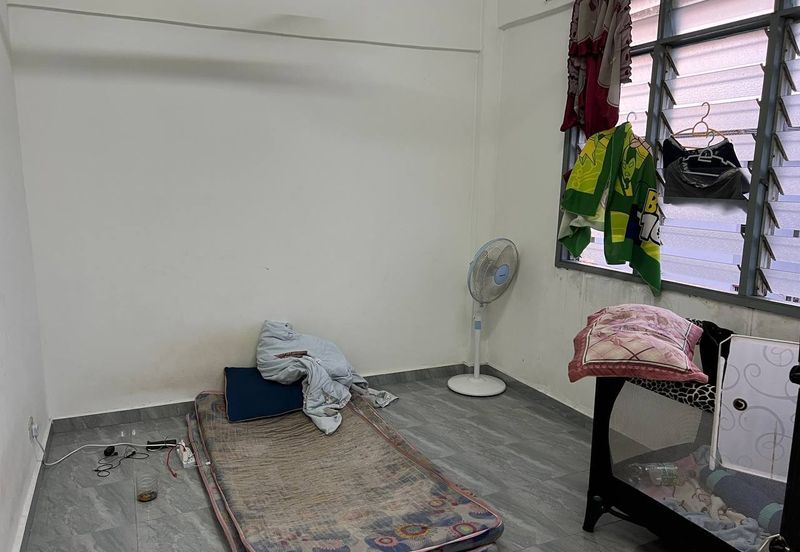 Dahlia Apartment, Putra Perdana