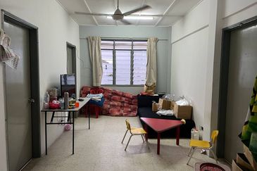 Dahlia Apartment, Putra Perdana