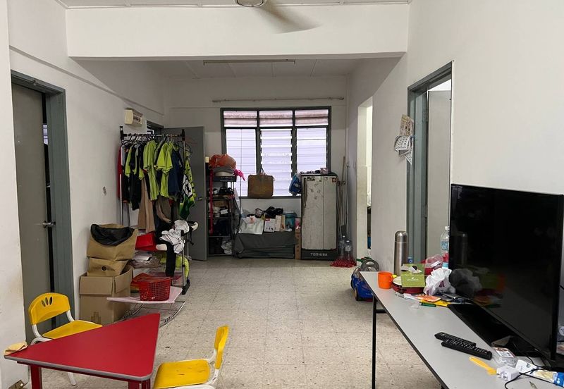 Dahlia Apartment, Putra Perdana