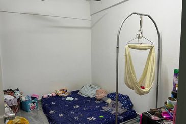 Dahlia Apartment, Putra Perdana